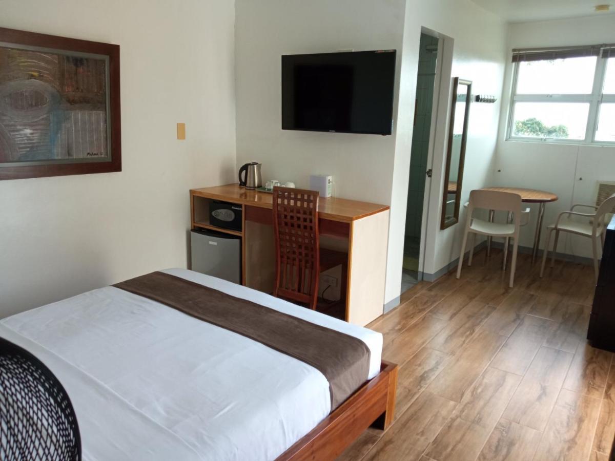 Bluewaves Westcliff Villa Balabag  Экстерьер фото