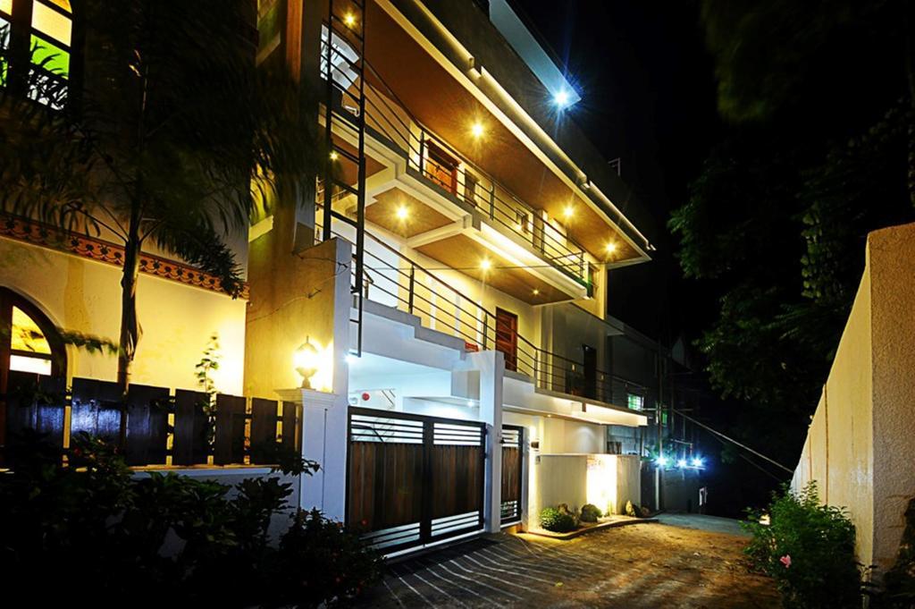 Bluewaves Westcliff Villa Balabag  Экстерьер фото