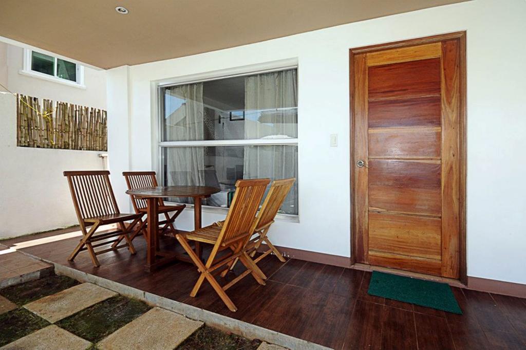 Bluewaves Westcliff Villa Balabag  Экстерьер фото