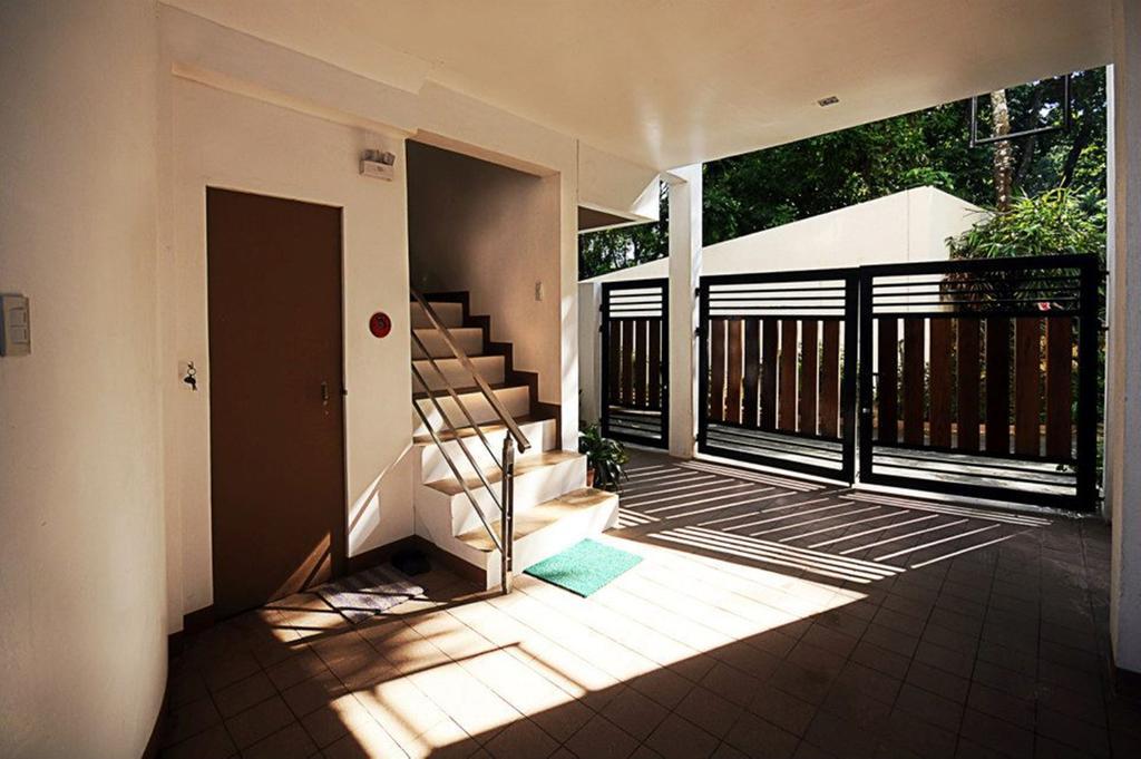 Bluewaves Westcliff Villa Balabag  Экстерьер фото