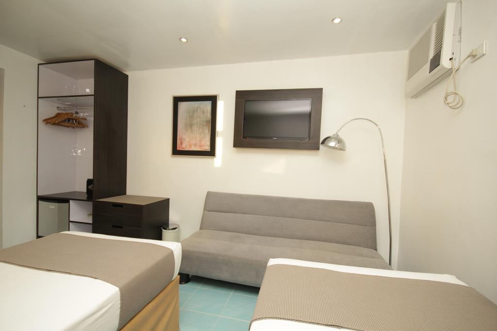 Bluewaves Westcliff Villa Balabag  Экстерьер фото