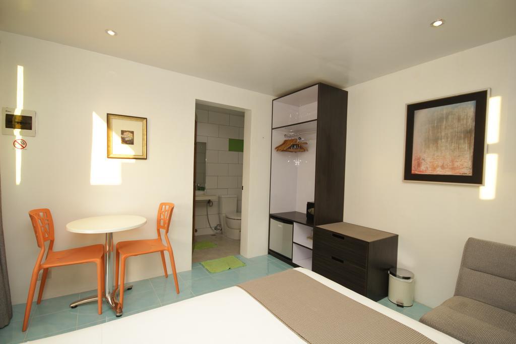 Bluewaves Westcliff Villa Balabag  Экстерьер фото