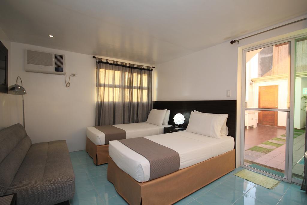 Bluewaves Westcliff Villa Balabag  Экстерьер фото