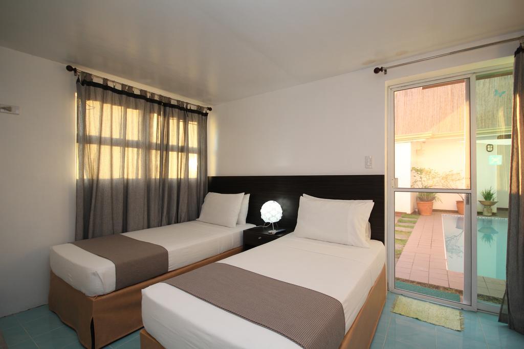 Bluewaves Westcliff Villa Balabag  Экстерьер фото