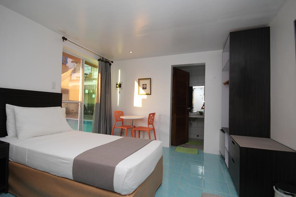 Bluewaves Westcliff Villa Balabag  Экстерьер фото