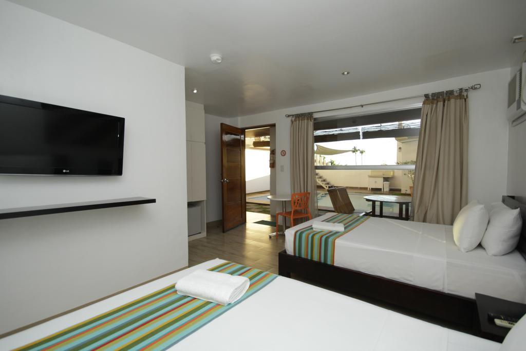 Bluewaves Westcliff Villa Balabag  Экстерьер фото