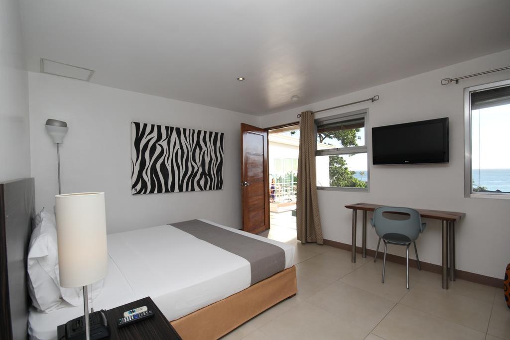 Bluewaves Westcliff Villa Balabag  Экстерьер фото