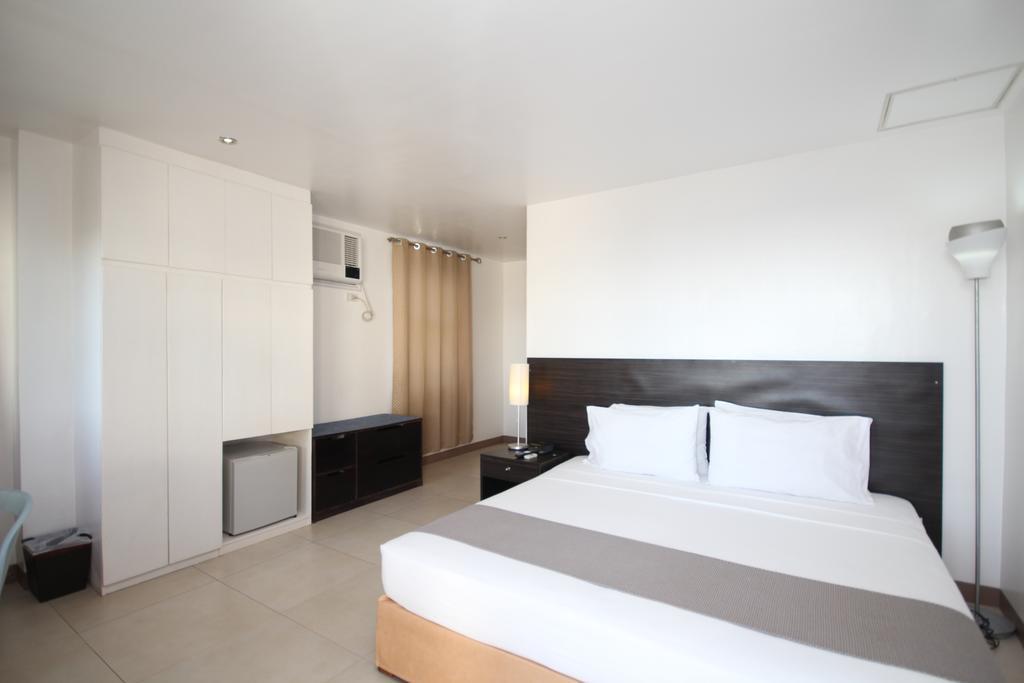Bluewaves Westcliff Villa Balabag  Экстерьер фото